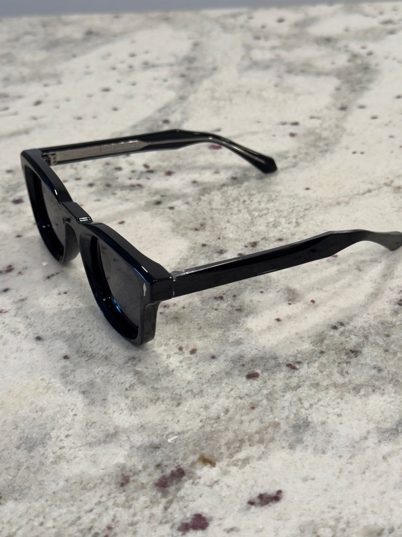 Black & Metal Frame Sunglasses with Polarized Black Lenses – Luxe Artefatto
