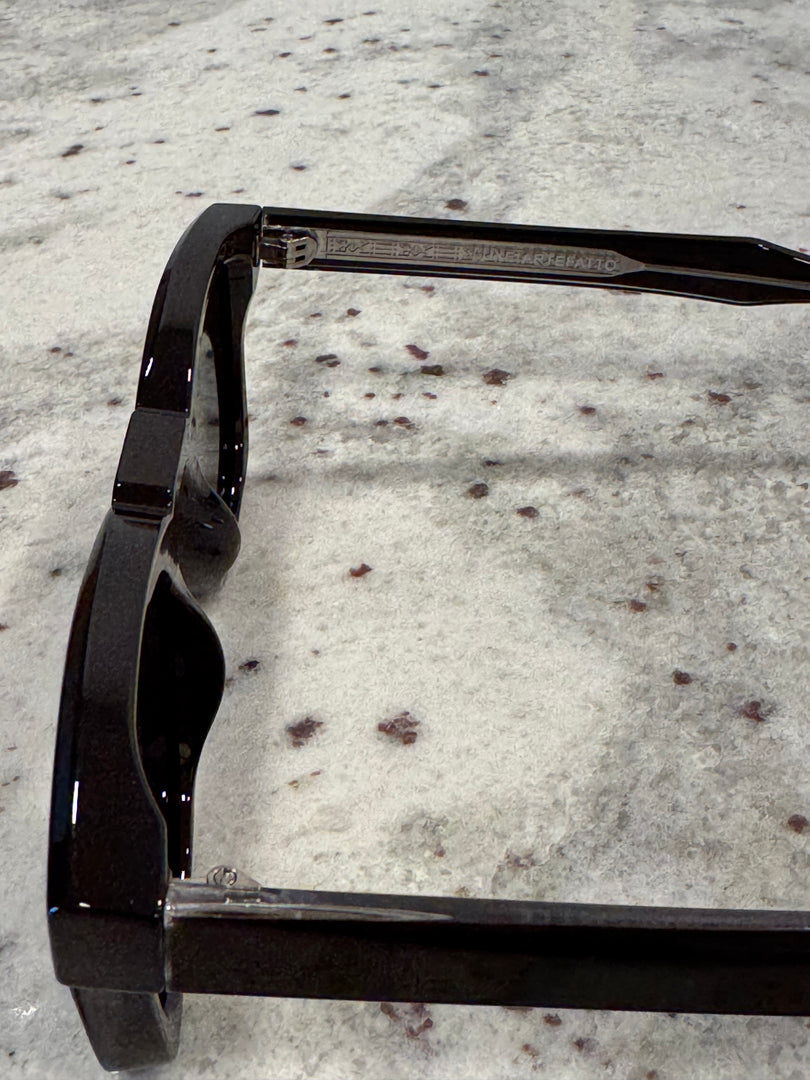 Black & Metal Frame Sunglasses with Polarized Black Lenses – Luxe Artefatto