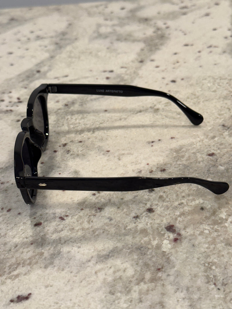 Black Frame Sunglasses with Metal Detail & Black Lenses – Luxe Artefatto