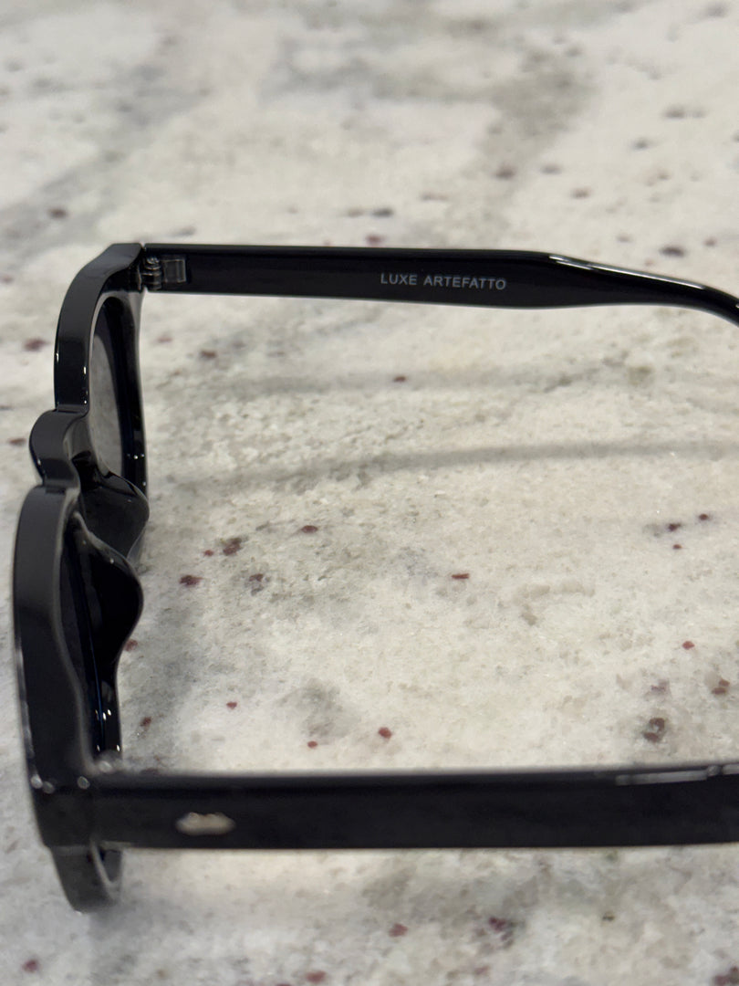 Black Frame Sunglasses with Metal Detail & Black Lenses – Luxe Artefatto