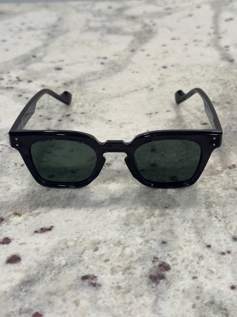 Square Black Frame Sunglasses with Green Lenses – Luxe Artefatto