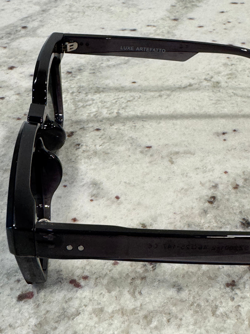 Square Black Frame Sunglasses with Green Lenses – Luxe Artefatto